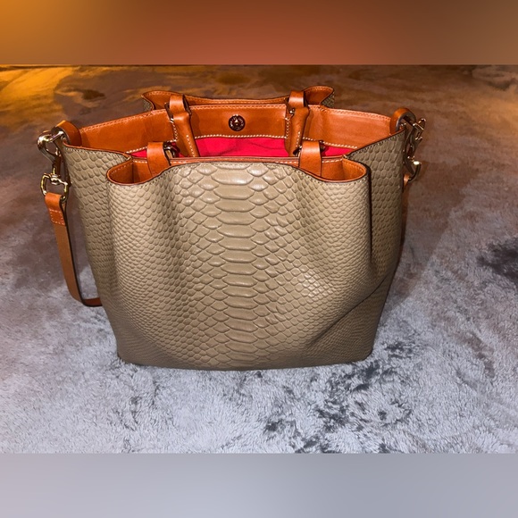 Dooney & Bourke - Picture 9 of 12